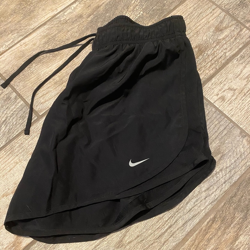 Black nike shorts